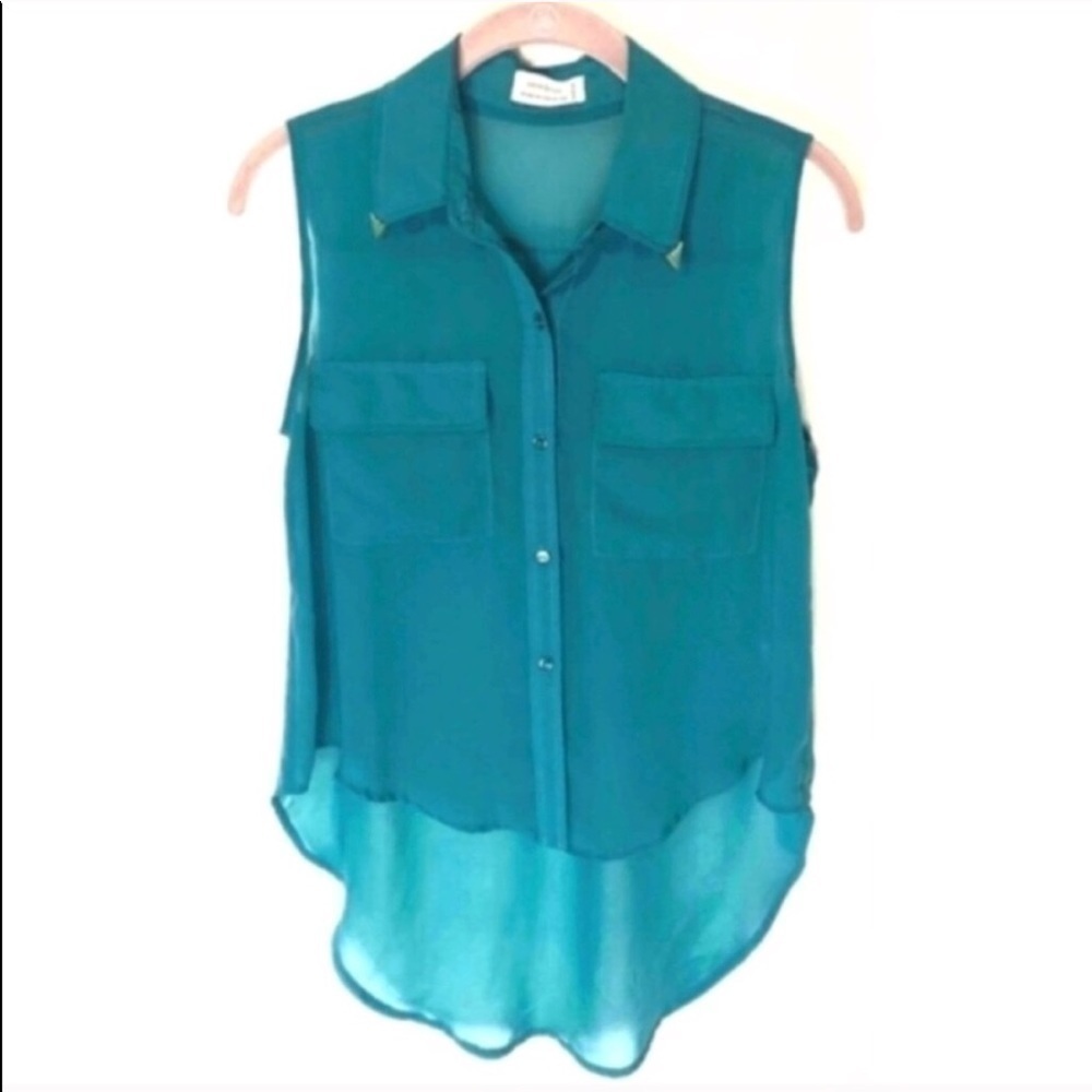 🆕 Anthropologie Love Tree high low button down ta…